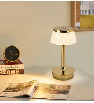 USB современная золотая простая хрустальная креативная модель комнаты Вилла гостиная прикроватная лампа для спальни лампа в вестибюле отеля